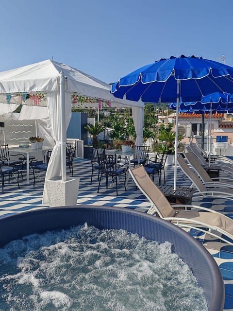 Hot Tub, Solarium, Balcony/Terrace