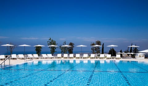 Restaurant/places to eat, Balcony/Terrace, Swimming pool, Swimming pool