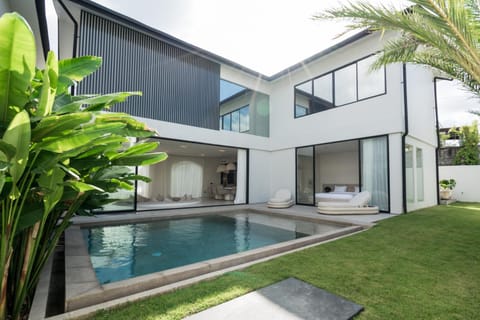Property building, Garden, Garden view, Pool view, Swimming pool, sunbed