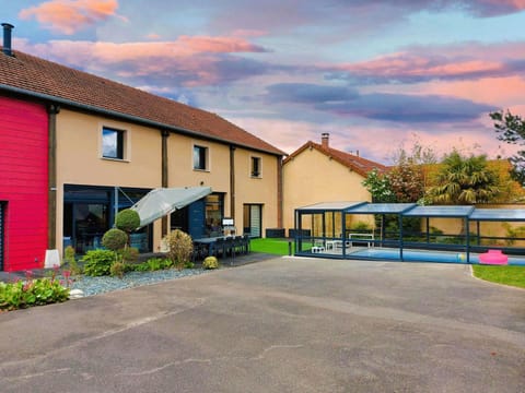 Property building, Pool view