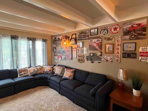 Living room, Seating area