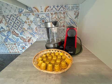 Coffee/tea facilities, Kitchen or kitchenette, Food and drinks, toaster