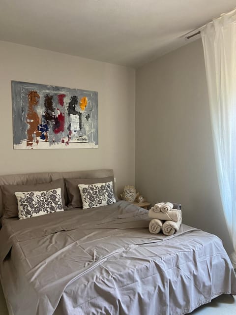 Bed, Photo of the whole room, Decorative detail, Bedroom