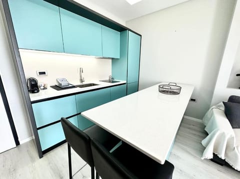 Photo of the whole room, Dining area, minibar, stove