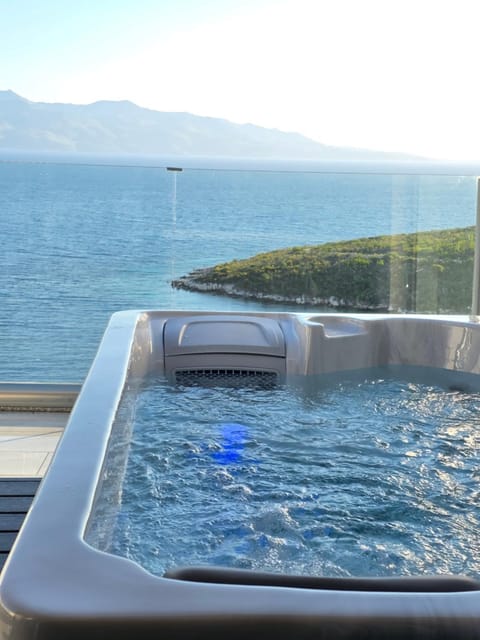 Day, Hot Tub