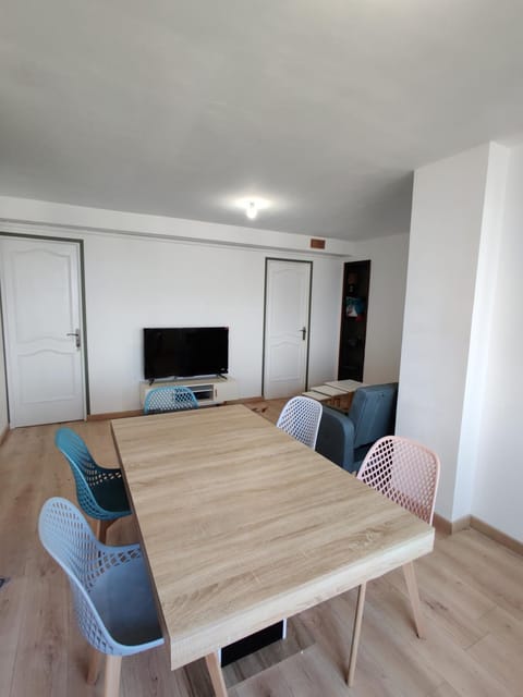 Communal lounge/ TV room, Living room, Seating area