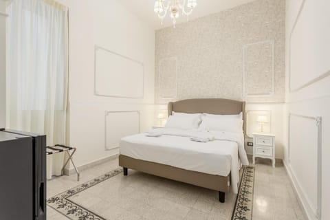 Shower, Toilet, Patio, Photo of the whole room, Bedroom