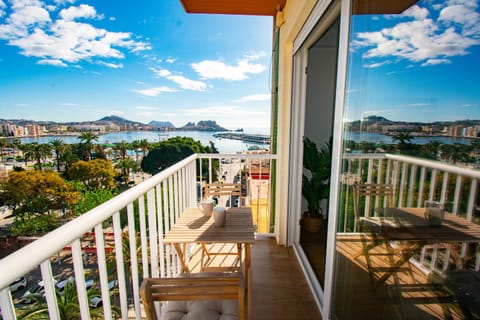 View (from property/room), Balcony/Terrace, City view, Sea view