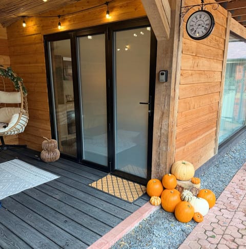 Luxury Courtyard Studio in Llangollen House in Llangollen