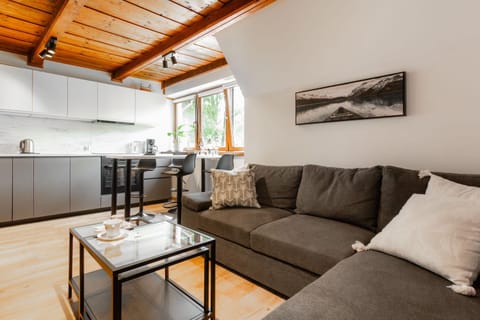 Kitchen or kitchenette, Seating area