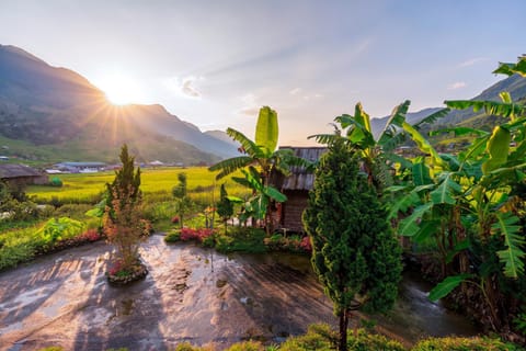 View (from property/room), Garden view, Mountain view, Sunset