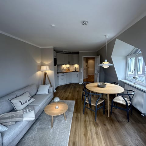 Living room, Seating area, Dining area, kitchen