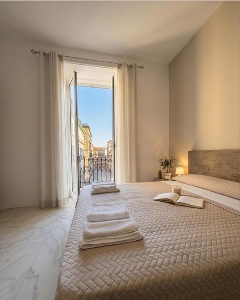 Bed, View (from property/room), Balcony/Terrace, Photo of the whole room, Bedroom, City view, internet, air conditioner