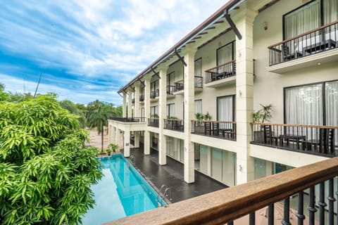 Property building, Balcony/Terrace, Pool view, Swimming pool
