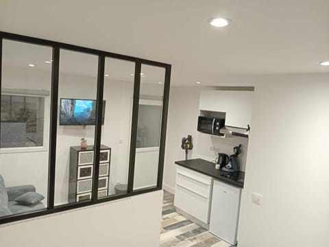 TV and multimedia, Coffee/tea facilities, Kitchen or kitchenette, stove