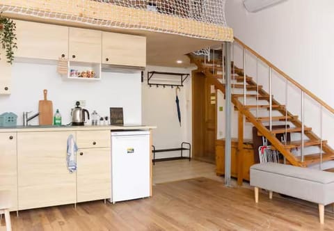 Kitchen or kitchenette, dishwasher