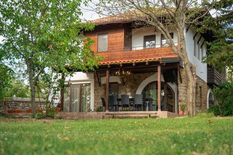 Property building, Patio, Natural landscape, Garden, Garden view