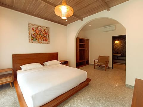 Photo of the whole room, Bedroom