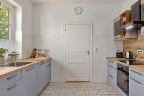 Coffee/tea facilities, Kitchen or kitchenette, dishwasher
