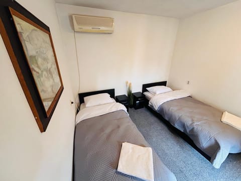 Bed, towels, air conditioner