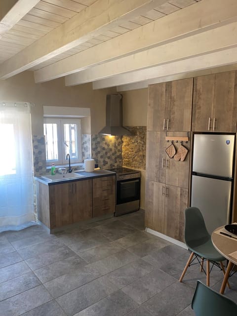Kitchen or kitchenette, oven