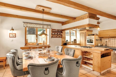 Dining area, kitchen