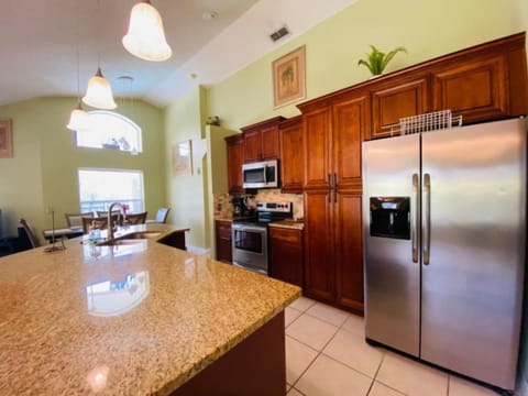 Magic Poolside Retreat Villa in Haines City