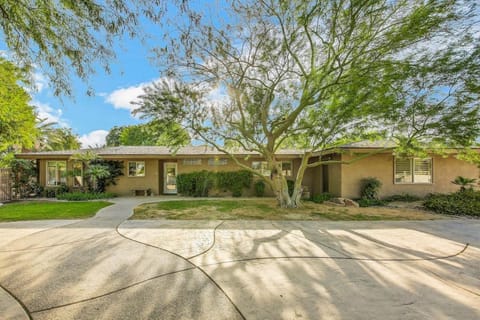 Barefoot Bungalow House in Bermuda Dunes
