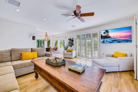 Barefoot Bungalow House in Bermuda Dunes