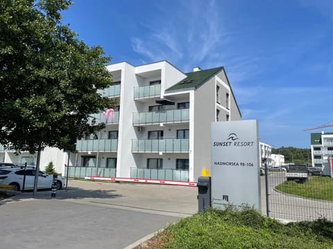 Property building, Neighbourhood, Location