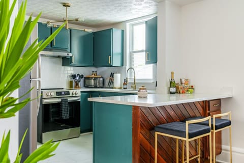 Coffee/tea facilities, Kitchen or kitchenette, Dining area, dishwasher, minibar, oven, pet friendly, stove