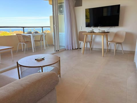 Communal lounge/ TV room, TV and multimedia, View (from property/room), Balcony/Terrace, Living room