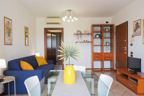 TV and multimedia, Seating area, Evening entertainment