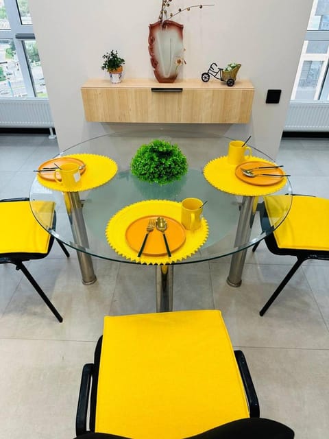 Facade/entrance, Seating area, Dining area