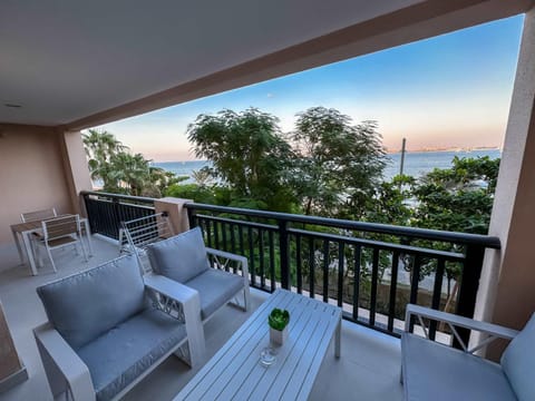 Stunning Renovated 1BR Apartment at 5 Star Resort Apartment in Dubai