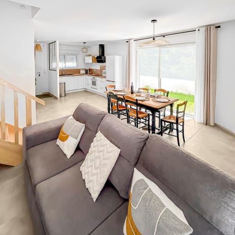 Kitchen or kitchenette, Living room, Dining area