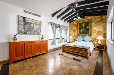 Bed, Photo of the whole room, Decorative detail, Bedroom, towels