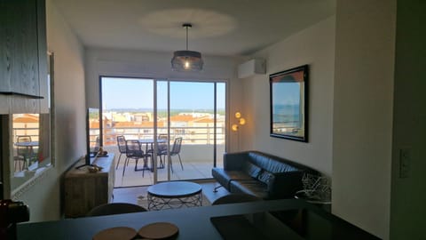 TV and multimedia, View (from property/room), Balcony/Terrace, Living room, Seating area