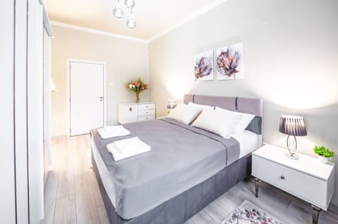 Bed, Bedroom, towels, wardrobe