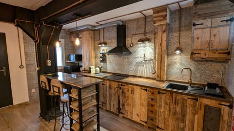 Kitchen or kitchenette, Dining area, microwave, stove