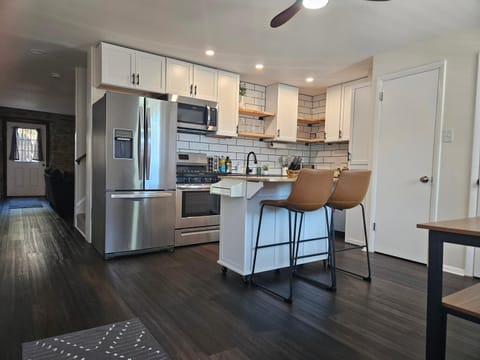 Kitchen or kitchenette, Dining area, dishwasher, oven, stove