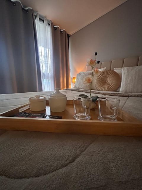 Bed, Living room, Photo of the whole room, Bedroom