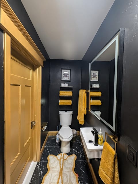 The Queen Apartment hotel in Sturgeon Bay