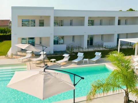 Property building, Garden, Balcony/Terrace, Garden view, Pool view, Swimming pool, furniture, internet, pet friendly, stove, towels, washing machine