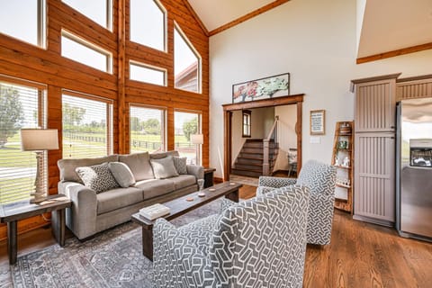 Scenic Getaway with Deck 7 Mi to Mammoth Cave Park! House in Kentucky