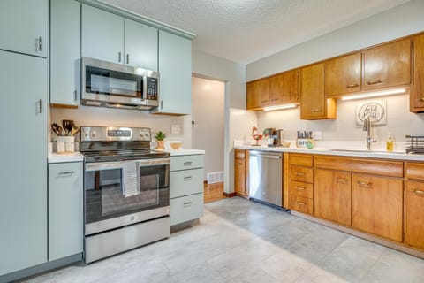 7 Mi to Downtown Columbus Family Getaway with Yard House in Ohio