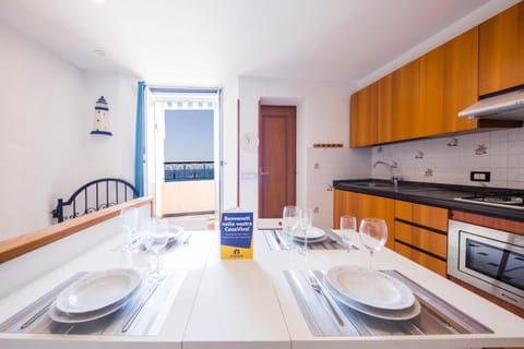 Kitchen or kitchenette, Dining area, stove