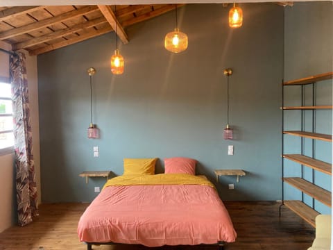 Photo of the whole room, Bedroom