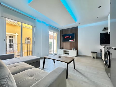TV and multimedia, Kitchen or kitchenette, Living room, internet