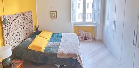 Photo of the whole room, Bedroom, wardrobe